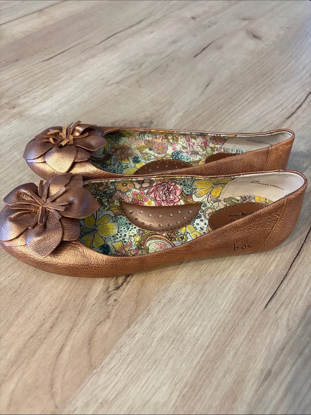 B.O.C BORN CONCEPT BROZE METALLIC LEATHER FLOWER BALLET FLATS SIZE 7